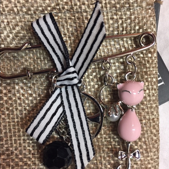 CAT PIN - Picture 2 of 3